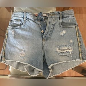 Zara Jean Shorts w/ Blue details size Woman’s 00